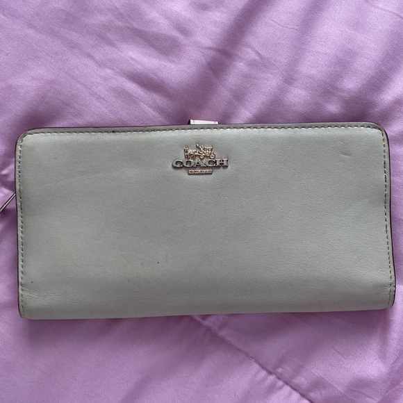 Cream Coach wallet 🤍 - Picture 2 of 9